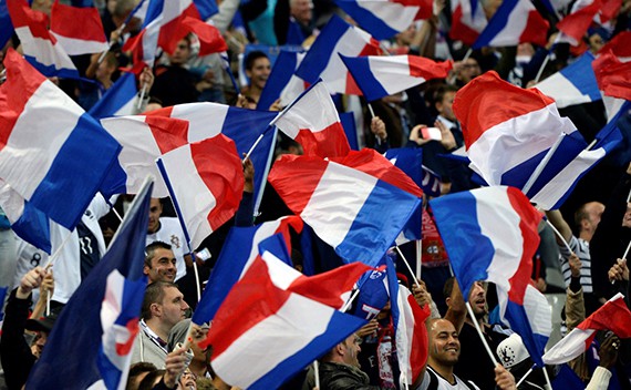 EURO 2016 được khai mạc bằng một lễ hội đầy màu sắc