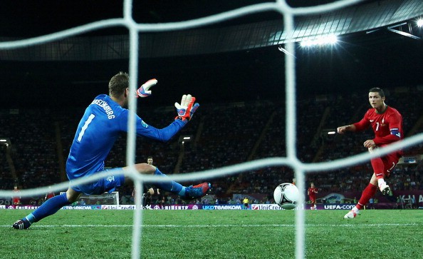 Ronaldo thường ''v&ocirc; hại'' tại EURO v&agrave; World Cup