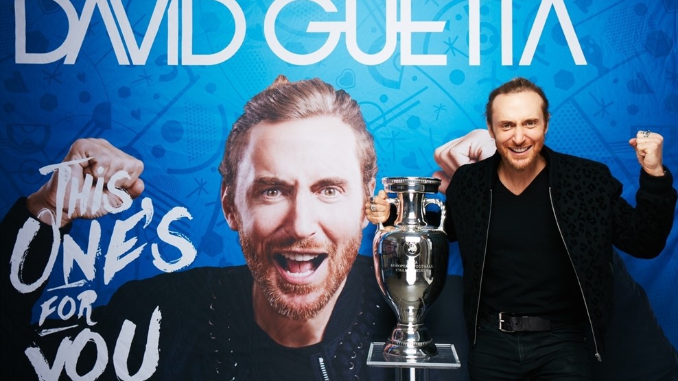 EURO 2016 khai mạc bằng một lễ hội đầy m&agrave;u sắc
