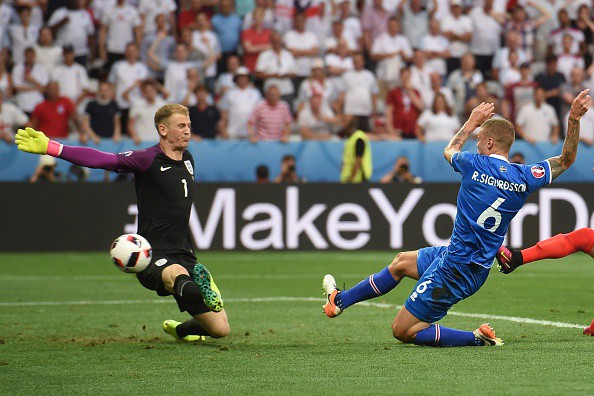 Anh 1-2 Iceland: Iceland viết tiếp c&acirc;u chuyện cổ t&iacute;ch