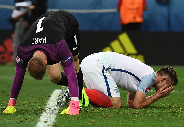 Anh 1-2 Iceland: Iceland viết tiếp c&acirc;u chuyện cổ t&iacute;ch