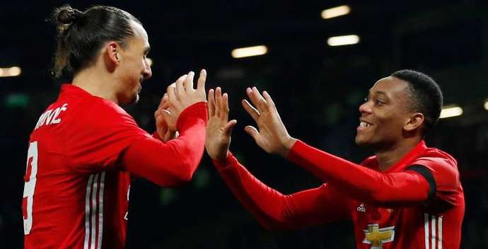 Ibrahimovic lập Hat-trick, Man United thắng "sạch" sau 7 năm