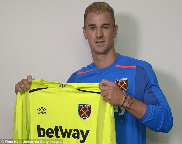 Joe Hart sẽ khoác áo West Ham ở mùa giải 2017/18 Joe Hart sẽ khoác áo West Ham ở mùa giải 2017/18