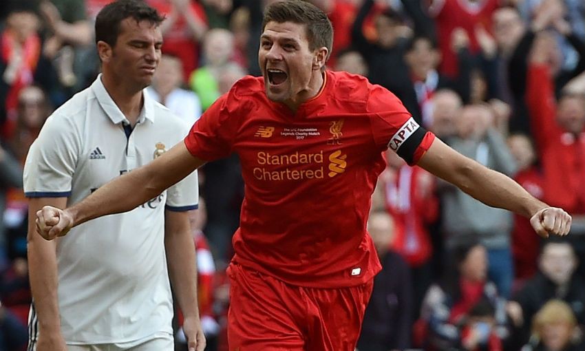 Owen và Gerrard đưa Anfield tái hiện quá khứ trước các huyền thoại Real Madrid