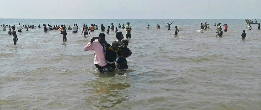 Ibrahimovic được thưởng HĐ mới, CLB Uganda gặp tai nạn lật thuyền