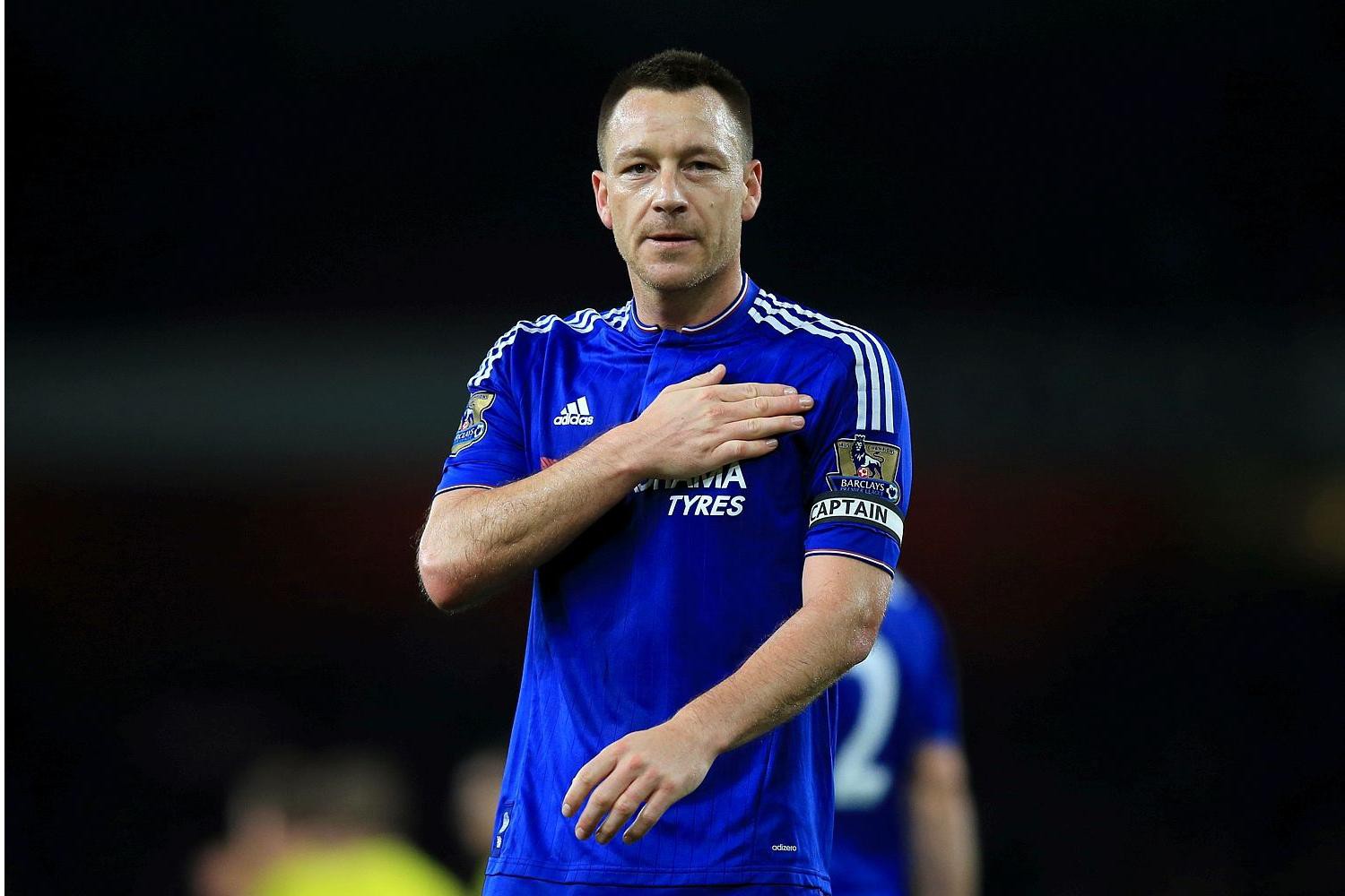 John Terry giản dị giúp đỡ bé gái 9 tuổi