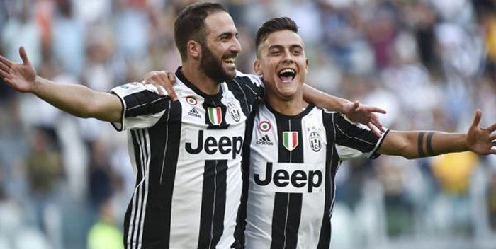 Juventus hạ Milan nhờ quả phạt đền gây tranh cãi