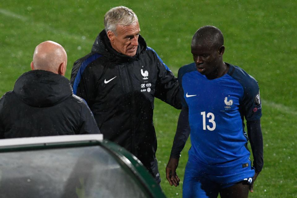 Kante vừa d&iacute;nh chấn thương khi ra s&acirc;n cho ĐT Ph&aacute;p