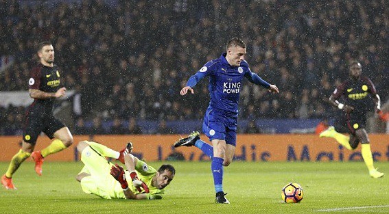 Jamie Vardy lập hat-trick, Leicester nhấn chìm Man City