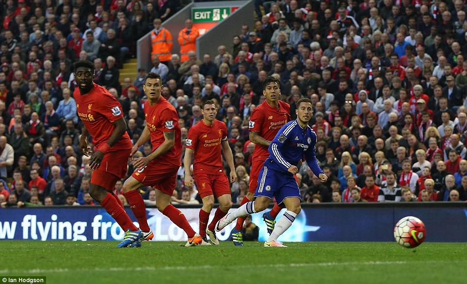 Liverpool 1–1 Chelsea: Benteke phá hỏng ngày vui của Hazard