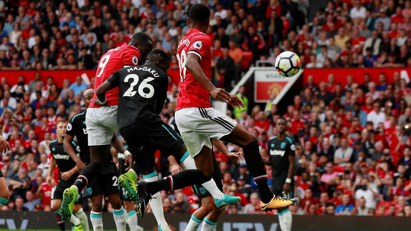 Lukaku đ&atilde; cho thấy khả năng săn b&agrave;n bẩm sinh với những t&igrave;nh huống dứt điểm 1 chạm trong v&ograve;ng cấm để ghi b&agrave;n