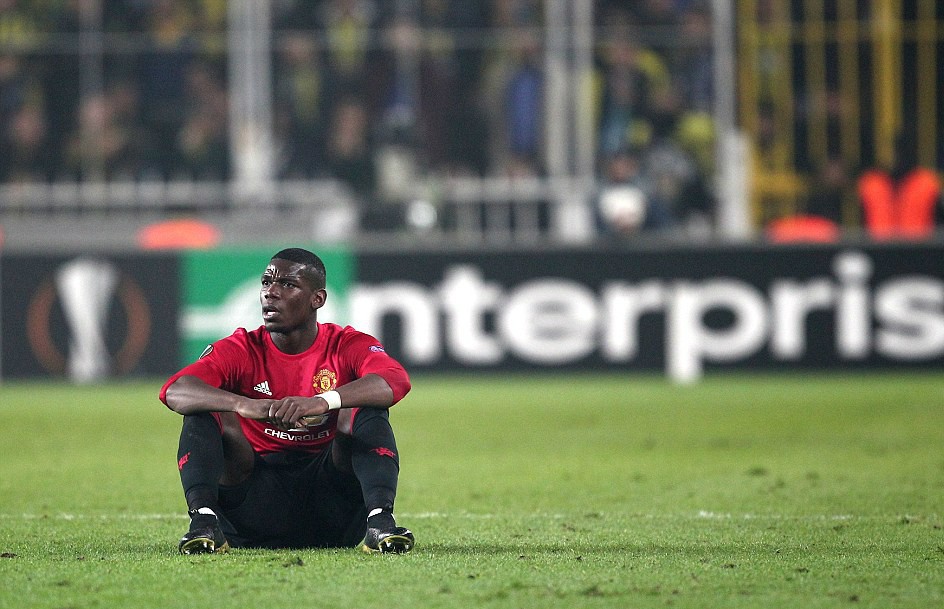 Man Utd lập kỷ lục buồn, Rooney đón kỷ lục ... vui