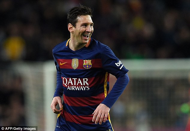 "Man Utd quyết chiêu mộ Messi, Ronaldo chơi bóng đến năm 40 tuổi"