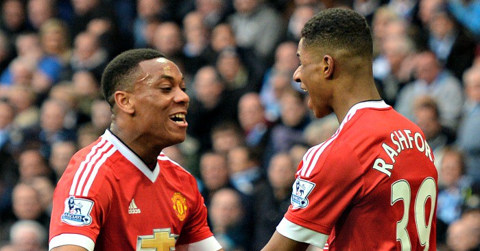 Martial v&agrave; Rashford sẽ thi đ&acirc;́u ở vị tr&iacute; ti&ecirc;̀n đạo c&aacute;nh, h&ocirc;̃ trợ cho Lukaku v&agrave; Ibrahimovic