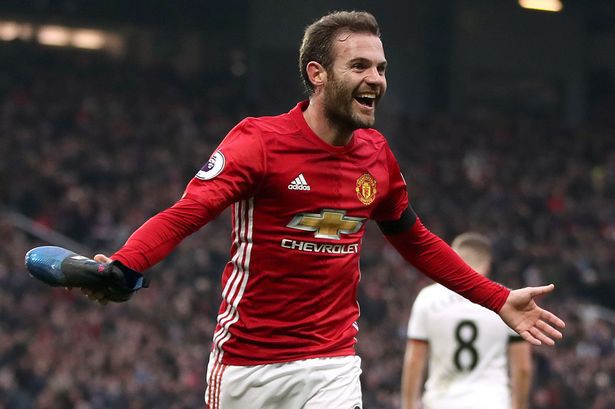 Juan Mata tham gia nhóm “quảng cáo chui” trên sân cỏ?