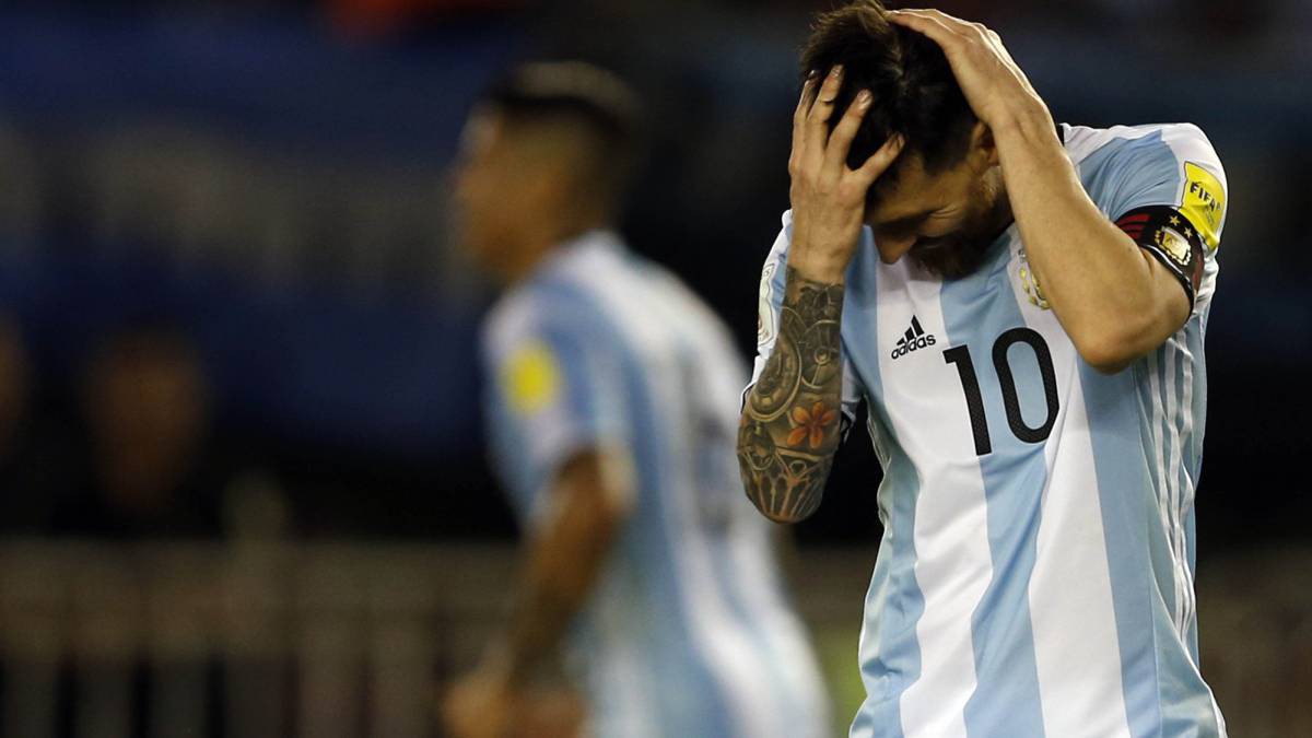 Cựu trọng tài hàng đầu châu Âu nói Messi bị oan!