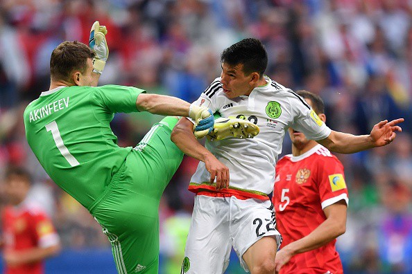 Video: Mexico "cướp vé" vào bán kết của Nga nhờ sai lầm của Akinfeev
