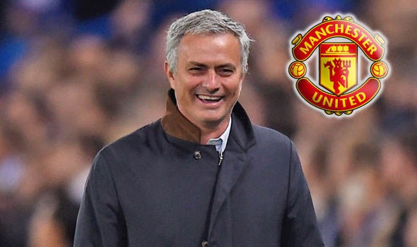 M.U chuẩn bị công bố Mourinho thay Van Gaal?