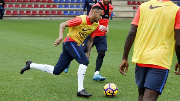 Neymar đi “giày thửa” của Nike ở đại chiến với Man City