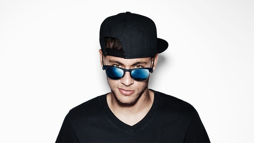 Neymar lên tạp chí Playboy