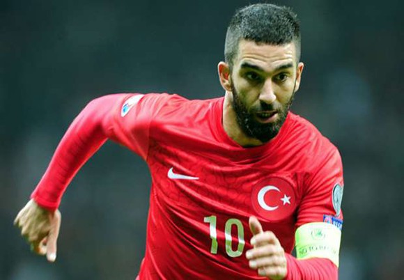 Nghịch lý phong độ của Arda Turan ở Barcelona và ĐTQG