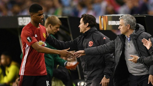 Người hùng của Man Utd bị “què” trước khi lập siêu phẩm