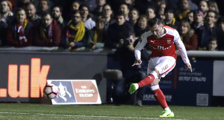 “Người thừa” đưa Arsenal vào tứ kết FA Cup