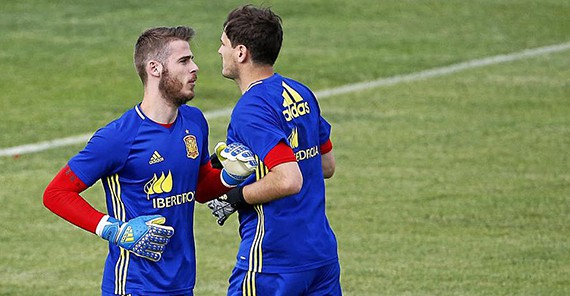 "NHM Tây Ban Nha ủng hộ De Gea, Mascherano muốn rời Barcelona"
