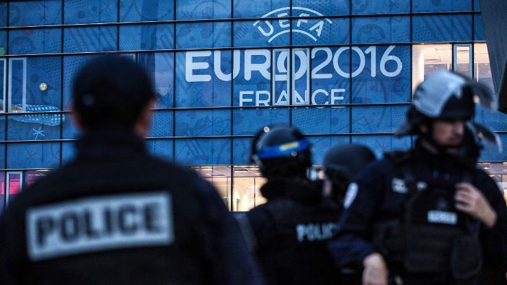 Nổ lớn bên ngoài sân Stade de France trước trận Pháp-Iceland