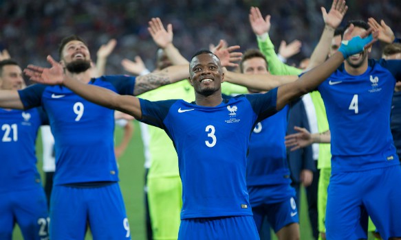 Patrice Evra từ kẻ nổi loạn trở thành sợi dây gắn kết ĐT Pháp