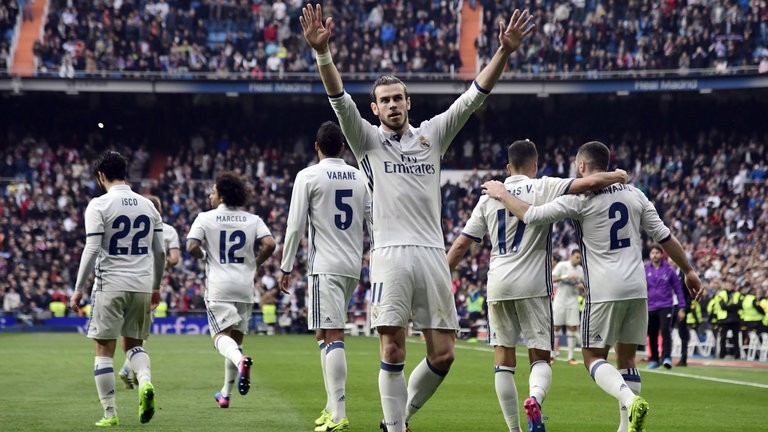 Phá kỷ lục ghi bàn, Real Madrid rượt sát gót Barcelona