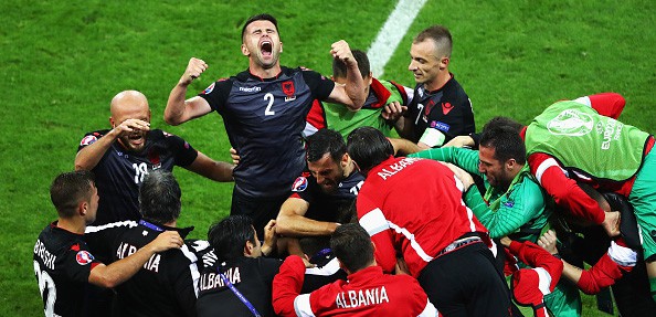 Bảng A: Pháp và Thuỵ Sỹ vào vòng 1/8, Albania làm nên lịch sử