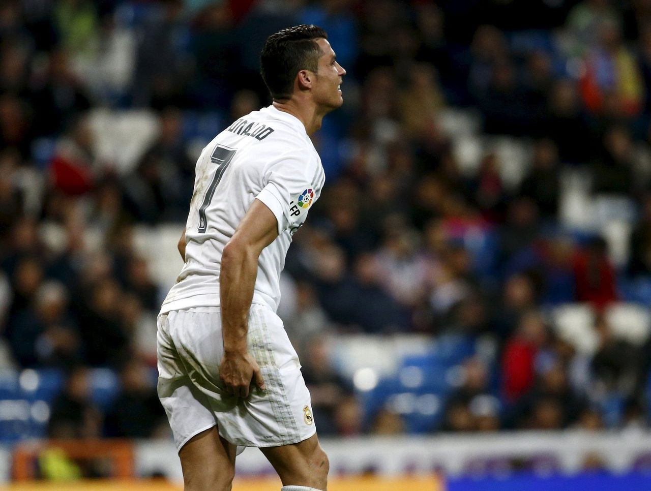 Ronaldo rách 1,5 cm cơ đùi, chữa bằng liệu pháp tế bào gốc càng... bị nặng hơn?