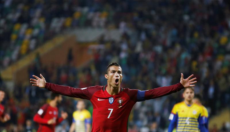 Ronaldo san bằng thành tích của "Vua dội bom" Gerd Mueller