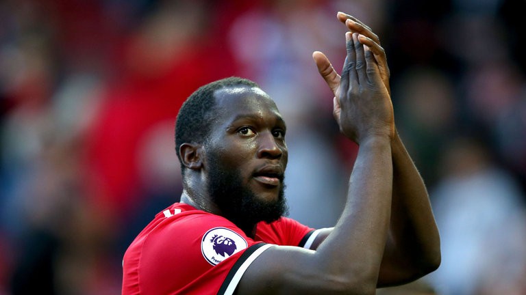 Lukaku ghi b&agrave;n v&agrave;o lưới Swansea, n&acirc;ng tổng số b&agrave;n ở Premier League m&ugrave;a n&agrave;y l&ecirc;n con số 3 b&agrave;n/2 trận