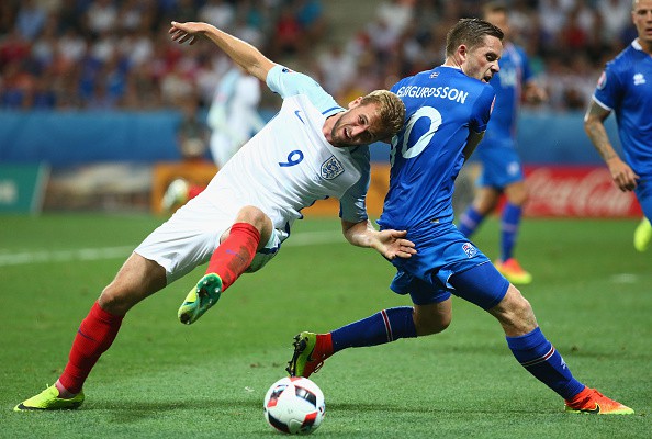 Anh 1-2 Iceland: Iceland làm nên lịch sử, Anh về nước sớm