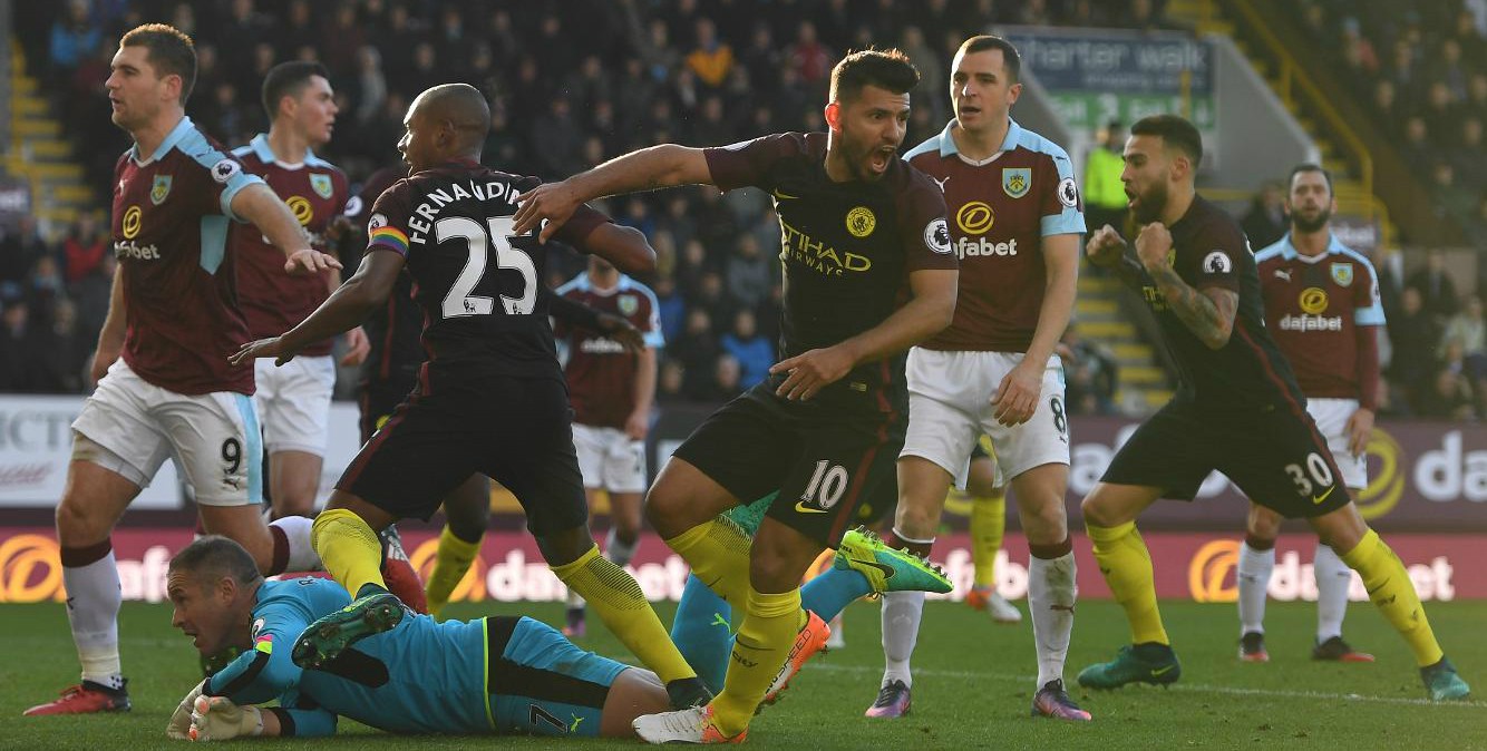 KẾT THÚC, Burnley 1-2 Man City: Aguero tỏa sáng, Man City tạm dẫn đầu bảng