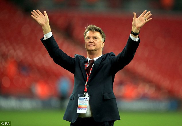 Man Utd chính thức công bố quyết định sa thải Van Gaal