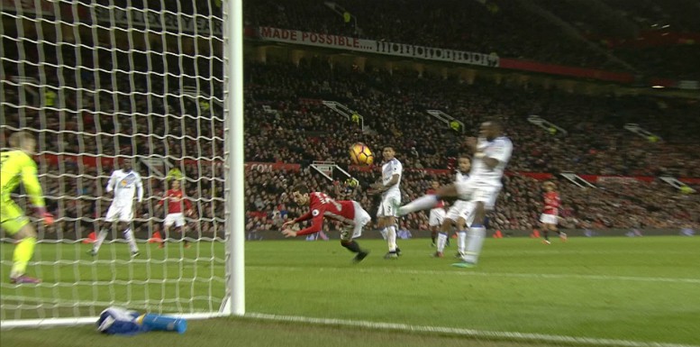 Video: Pha lập công đánh gót theo kiểu bọ cạp của Mkhitaryan