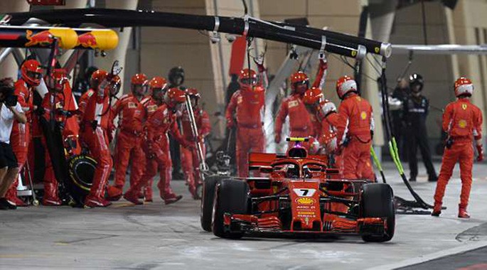 Sự cố trong quá trình tay lốp cho Raikkonen. Sự cố trong quá trình tay lốp cho Raikkonen.