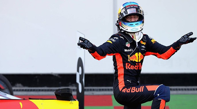 Ricciardo lên ngôi ở Azerbaijan GP năm ngoái. Ricciardo lên ngôi ở Azerbaijan GP năm ngoái.