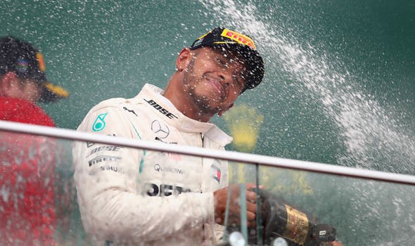 Vô địch Azerbaijan GP, Hamilton tiếp tục "ném đá" kình địch Vettel