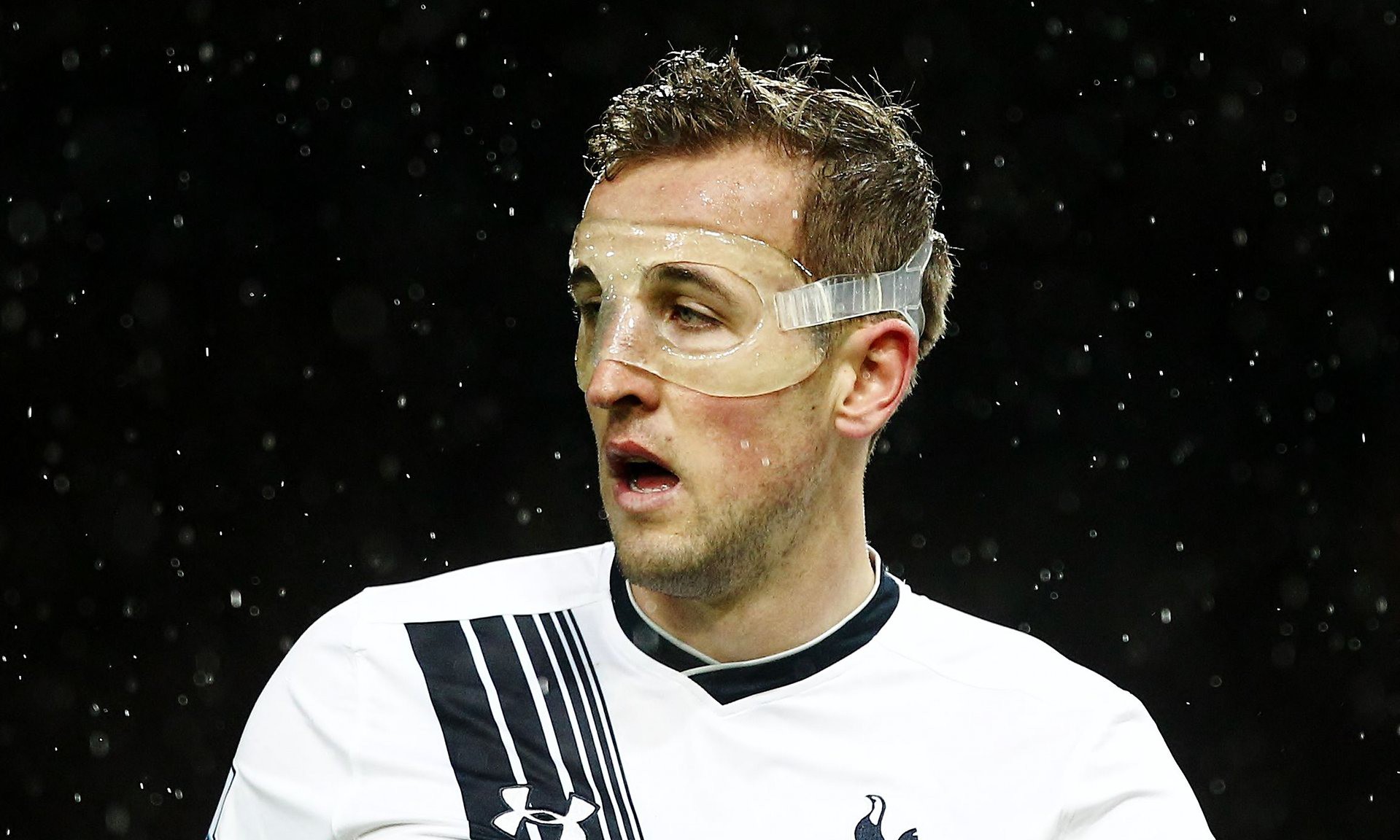 Mặt nạ có thể ảnh hưởng tới phong độ Harry Kane