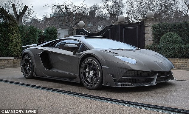 James Stunt vừa sắm th&ecirc;m chiếc Lamborghini được thiết kế theo y&ecirc;u cầu với gi&aacute; 3,1 triệu bảng