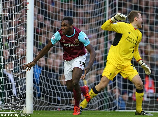 Michail Antonio vừa ghi b&agrave;n cả 3 trận qua ở mọi giải cho West Ham