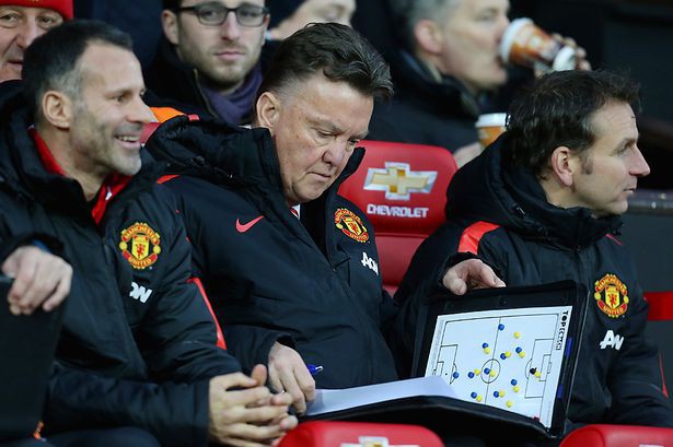 M.U khốn khổ vì các quyết định chiến thuật của Van Gaal