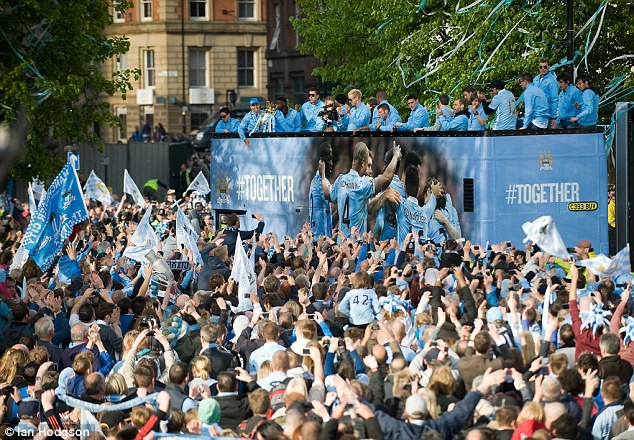 Man City lộ kế hoạch diễu hành ăn mừng chức VĐ Ngoại hạng Anh
