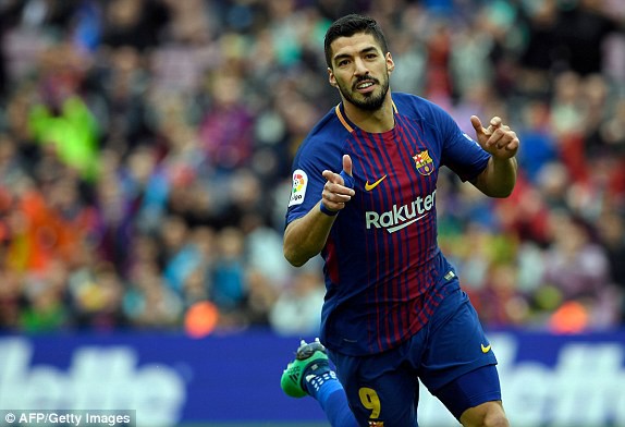 Suarez, Umtiti hạ sát "bầy Dơi", Barcelona lập cú đúp kỷ lục