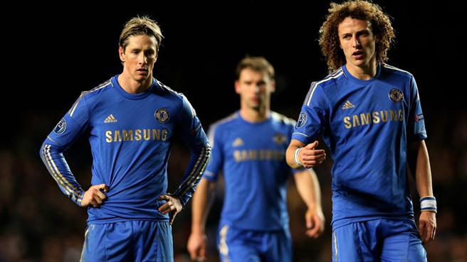 H&igrave;nh ảnh: Kỷ lục của Chelsea hồi năm 2011 cho Torres v&agrave; Luiz đ&atilde; đi v&agrave;o dĩ v&atilde;ng