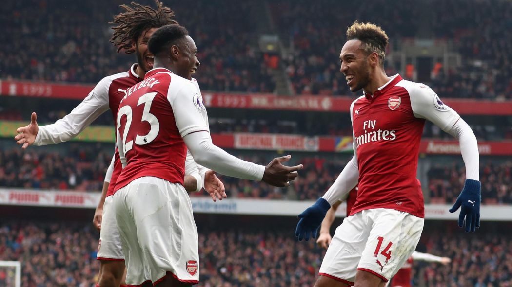 H&igrave;nh ảnh: 2 tiền đạo Welbeck v&agrave; Aubameyang phối hợp với nhau rất ăn &yacute;